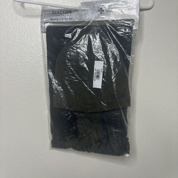 $54 Kenneth Cole Reaction Men's Green Striped Logo Scarf & Beanie Hat Set OS - Picture 2 of 9